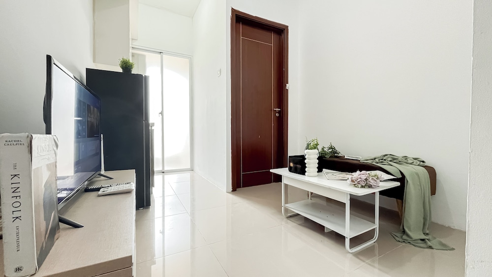Simply Look 1Br At Vittoria Residence Apartment