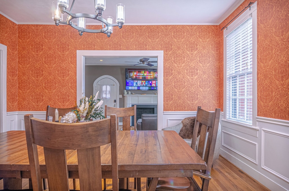 Spacious 3BR Midtown Home - Grad Family