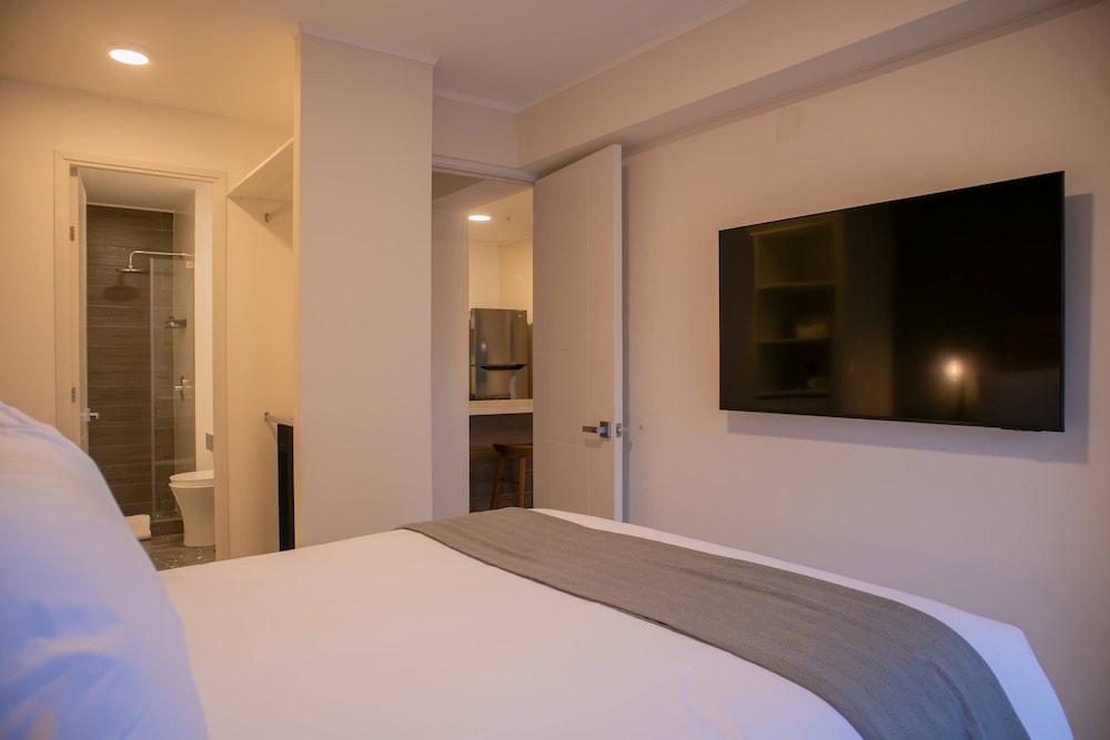 w Comfort 2BR w Private Balcony in San Isidro