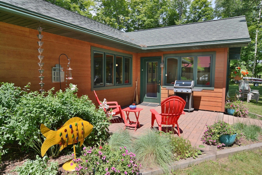 Namakagon Landing 4 Bedroom Home by RedAwning