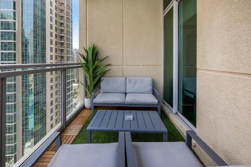 Lavish 3BR Besides Burj Khalifa and Fountain view