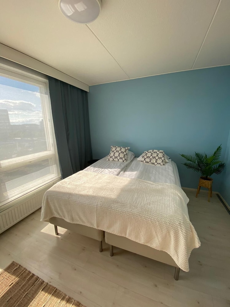 1BR home with Seaview Sauna and Balcony view 4