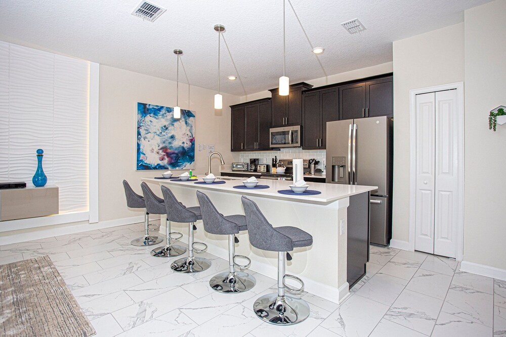 396 - 4bd/3ba Luxurious Homechampions Gate Resort
