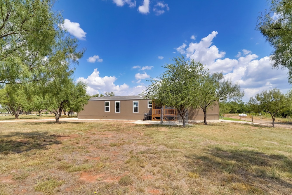 Peaceful Countryside Home w/ Yard in Hawley