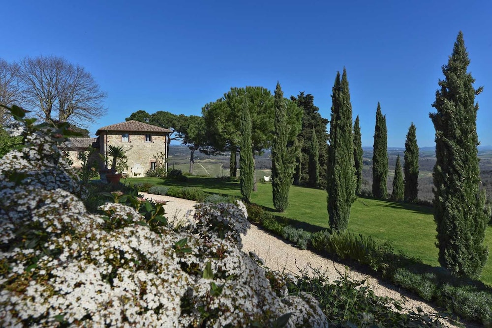 New Historic Tuscany Country House Retreat in a Vineyard Near Siena Villa Chiantissimo