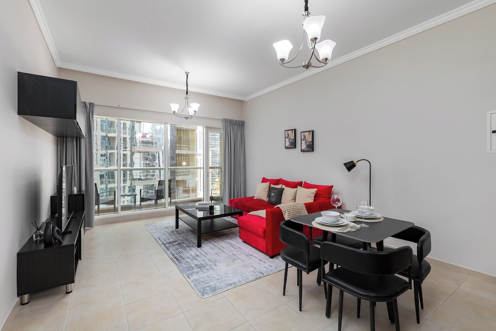 Maison Privee - Comfortable Downtown Apartment w/ City Skyline Vws