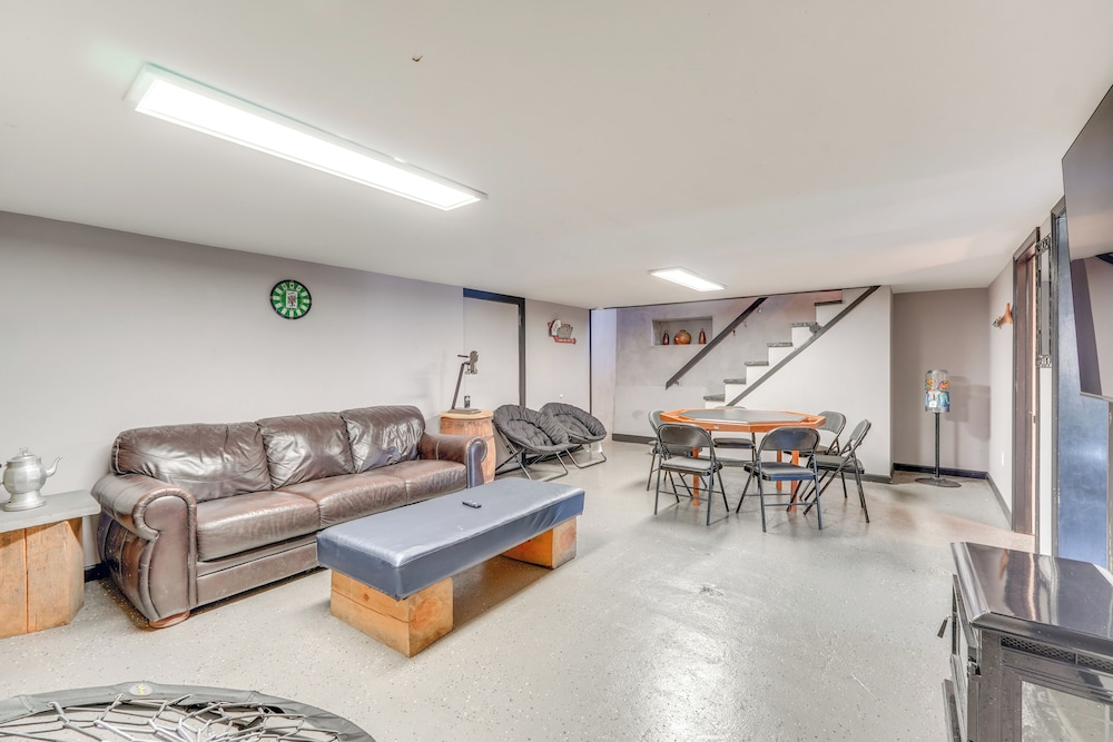 Pet Friendly: Historic East Stroudsburg Manor
