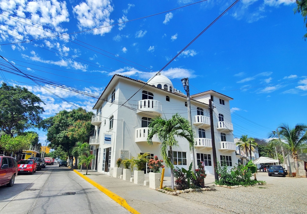 Hotel Spovana Hotel Huatulco - Image 1