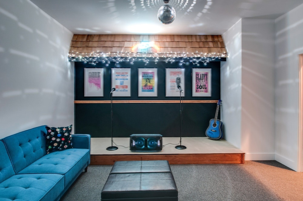 Rooftop DT City Views - Bluebird Karaoke - 14 Beds