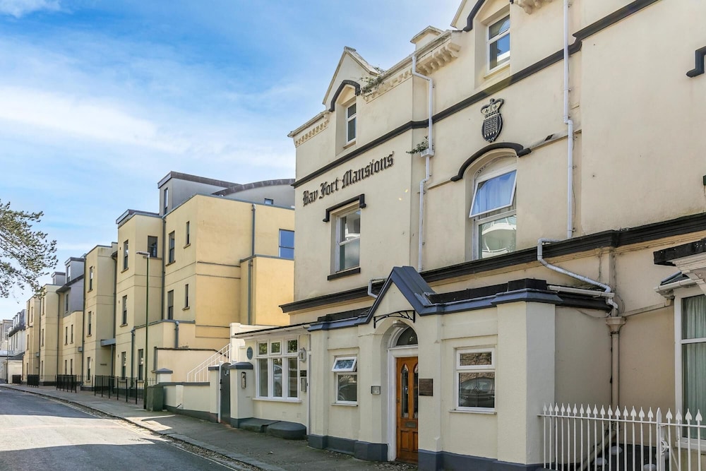 Wellswood Apartment - Sunny Apartment With Stunning sea Views Private Balcony view 5