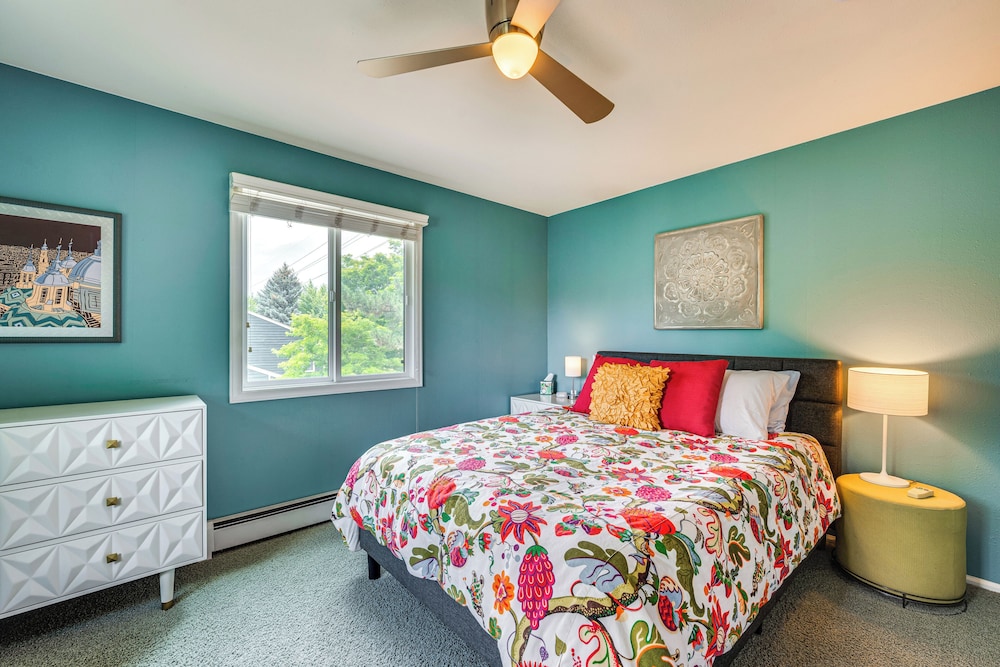 Mtn-view Home w/ Pickleball Court in Louisville!
