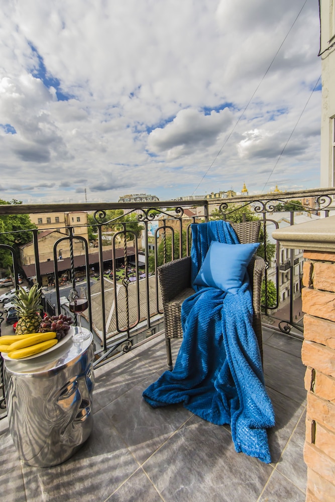 Art Apartment Kiev City Center view 5