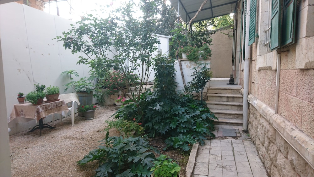 Allenby 2 Bed & Breakfast