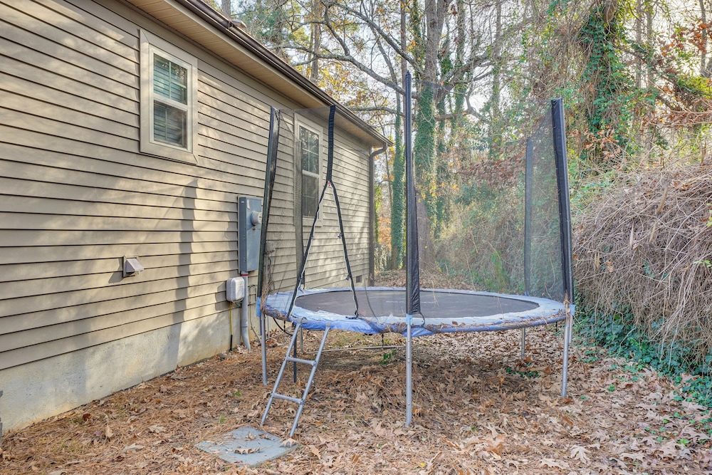 2 Mi to Downtown Durham: Family Home w/ Yard!