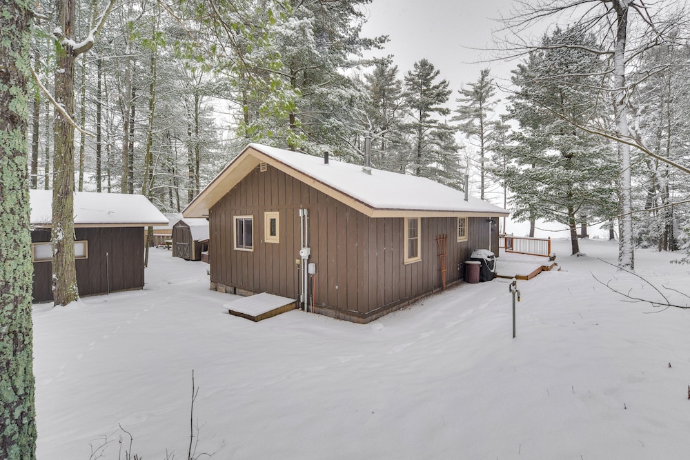 Charming Cabin on Grindstone Lake
