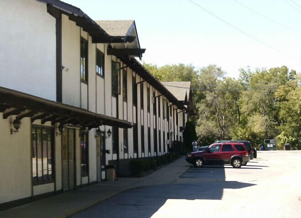 Des Moines Vacations - Budget Inn  Suites - Property Image 5