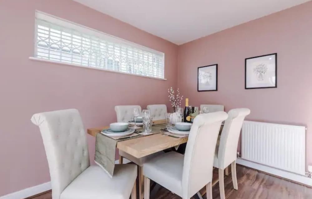 Manchester Oasis Retreat - 4 Bedroom House