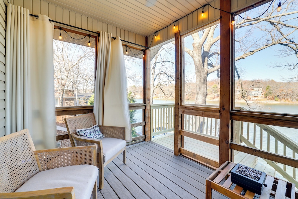 Lakefront Retreat w/ Game Room in Bella Vista!