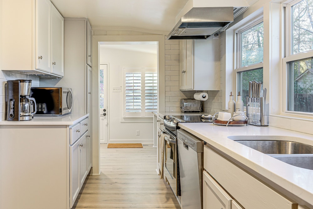 Walk Downtown & Canton Street: Roswell Retreat!