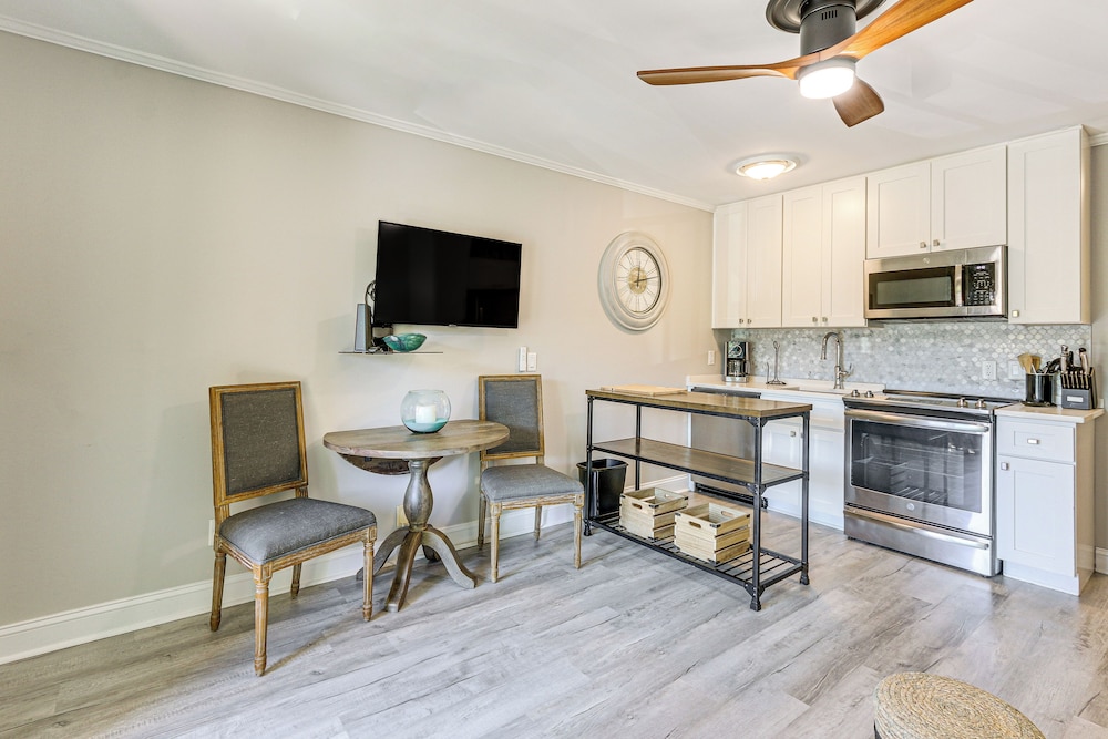 Pool, Tennis & Gym: Resort Condo in Hilton Head!