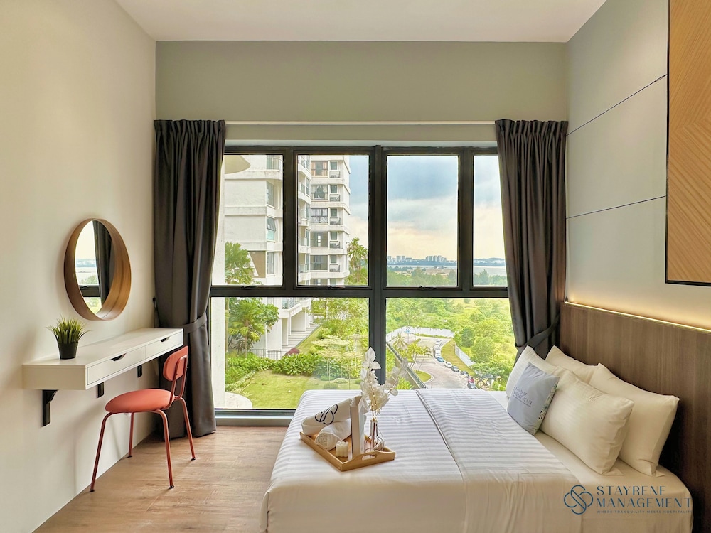 Country Garden Danga Bay Sea View Homestay by Stayrene