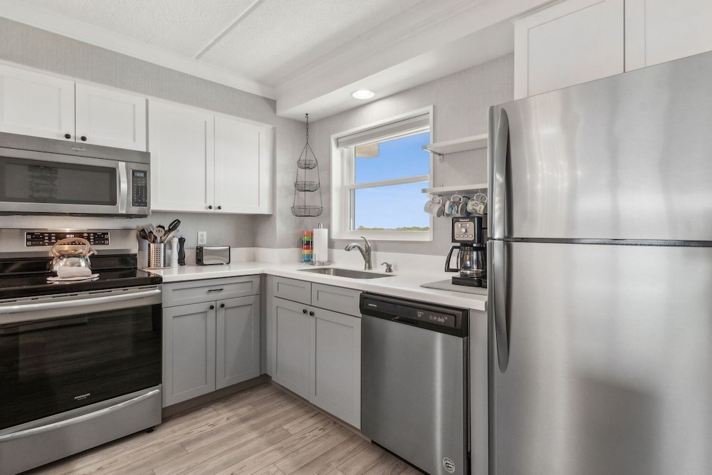 663 Amelia By The Sea 2 Bedroom Condo