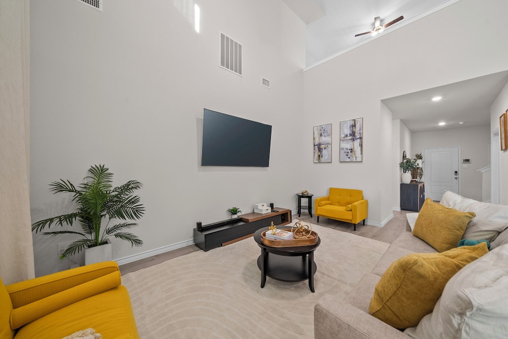 Luxurious 4-Bed Home in Aubrey TX