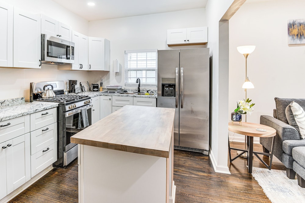 1 Mi to Tulsa Arts District: Updated Home w/ Deck!