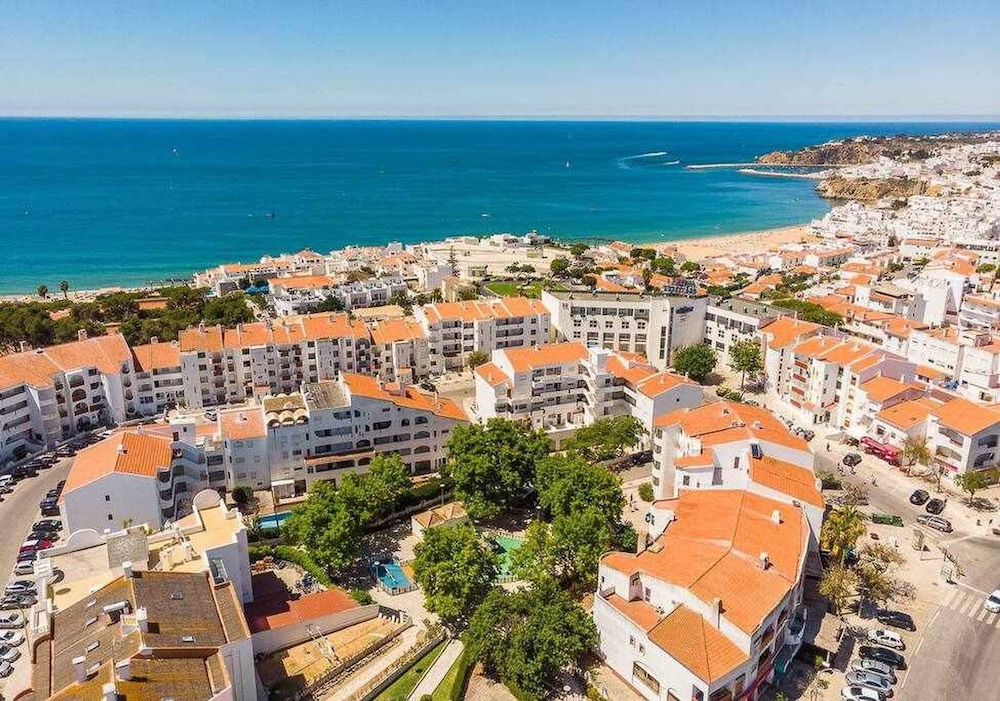 Central Town 2-bedroom Luxury Apartment Albufeira