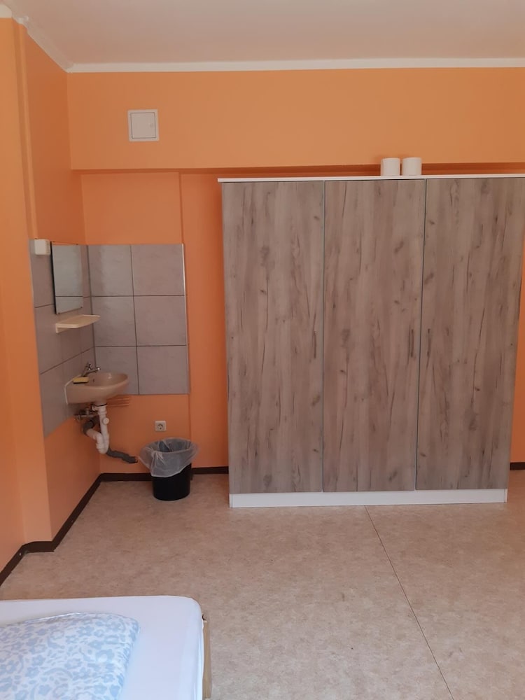 2-Rent Group Hostel Rooms&Apartments TUB19A
