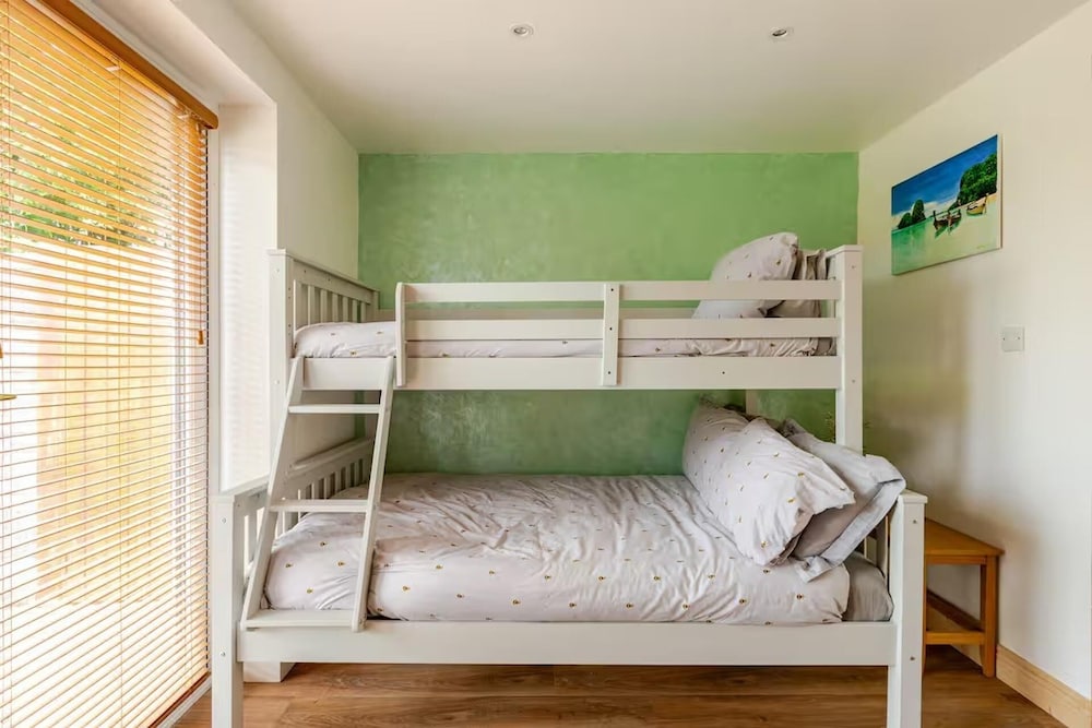 1-bed Cosy Country Retreat- Sleeps 5, Emerald Park