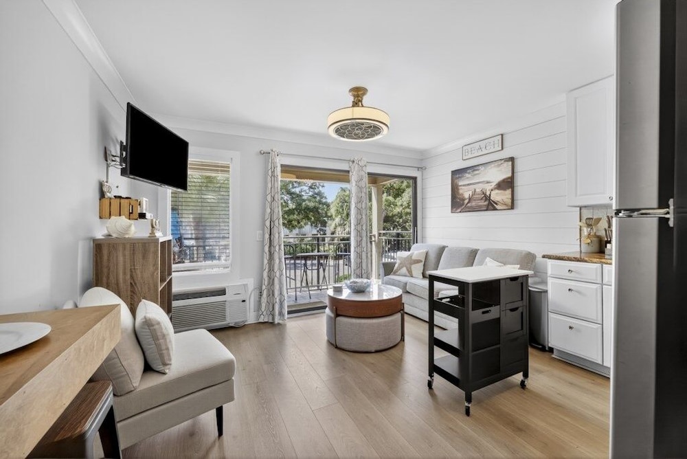 South End - 180 Sea Side Villas 1 Bedroom Condo