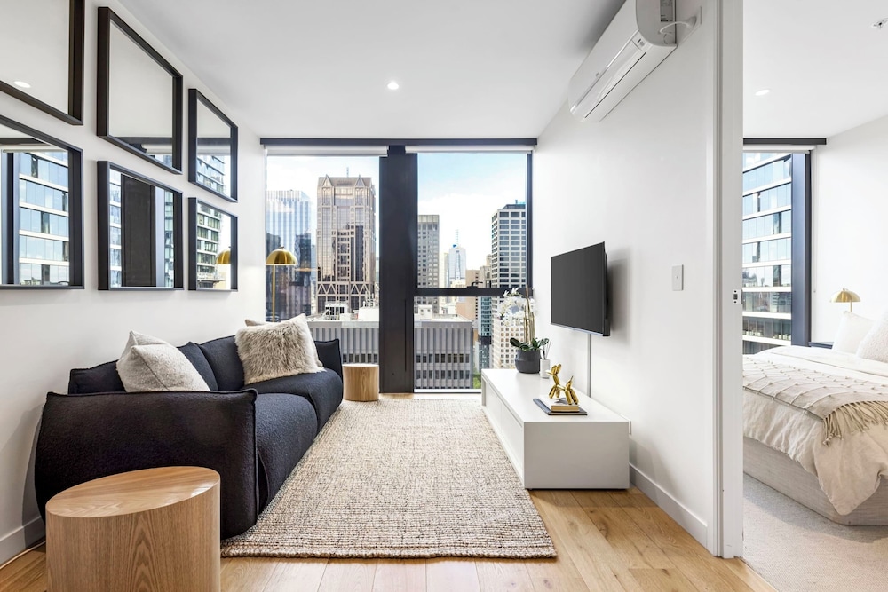 Luxuria Apartments - Collins House