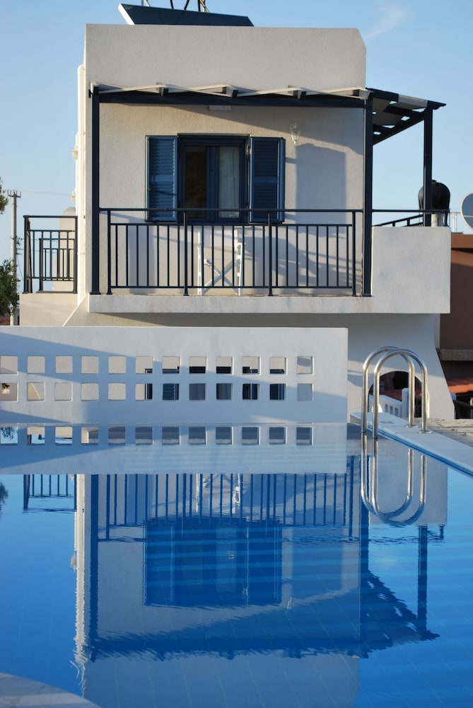 Okirroi Villas