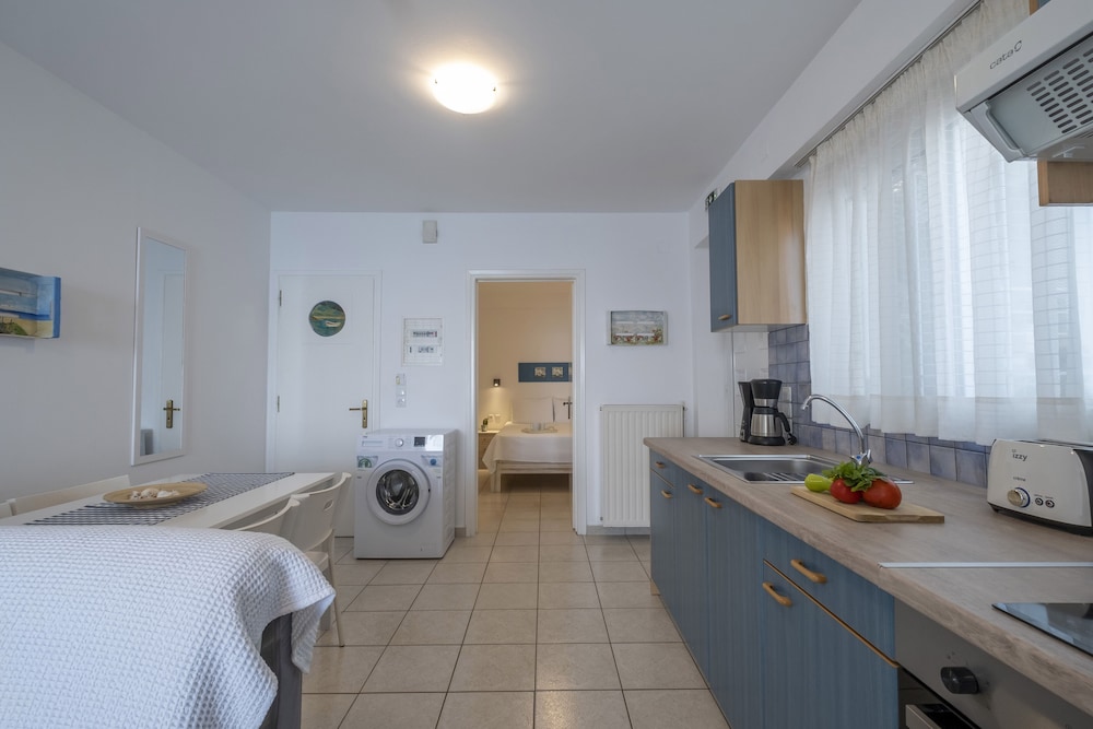 Meli Apartments & Villas