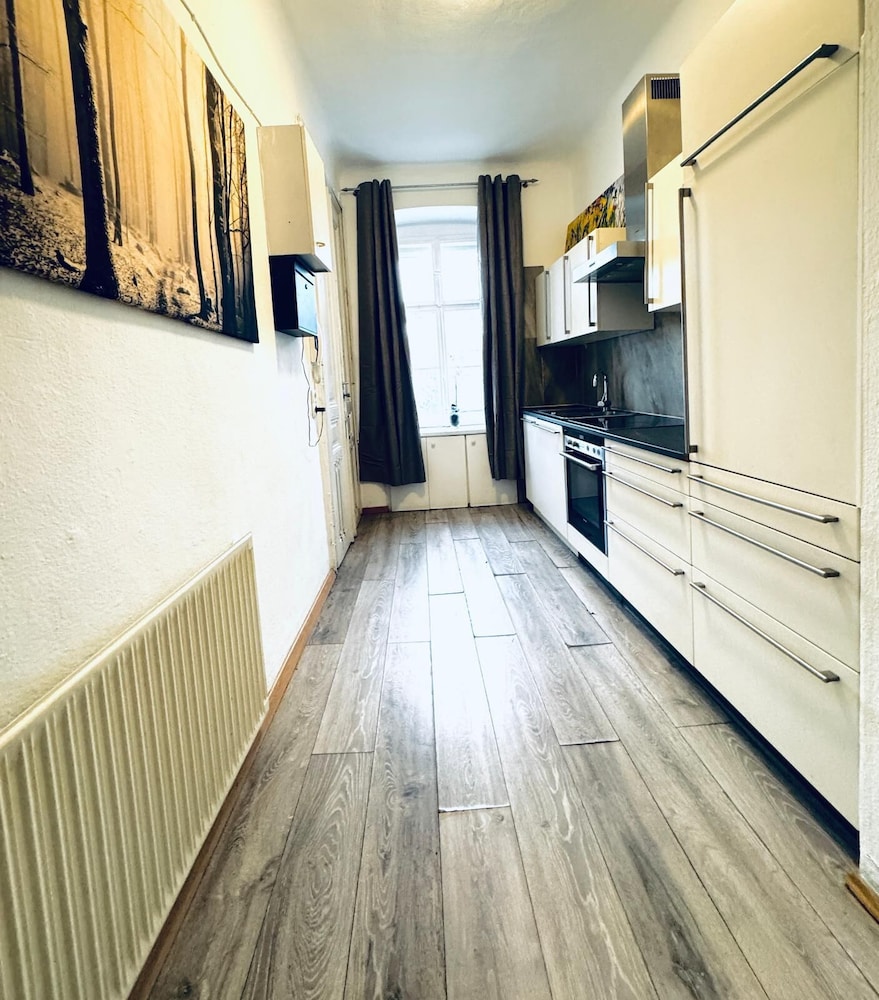 Affordable 4BR Near Stadthalle