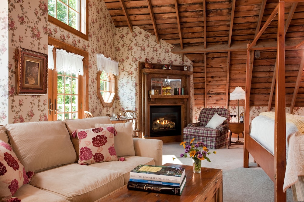 Chanticleer Guest House
