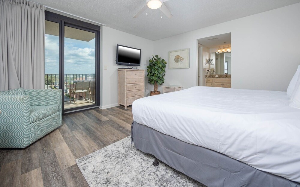 Phoenix East 2 2065 3 Bedroom Condo