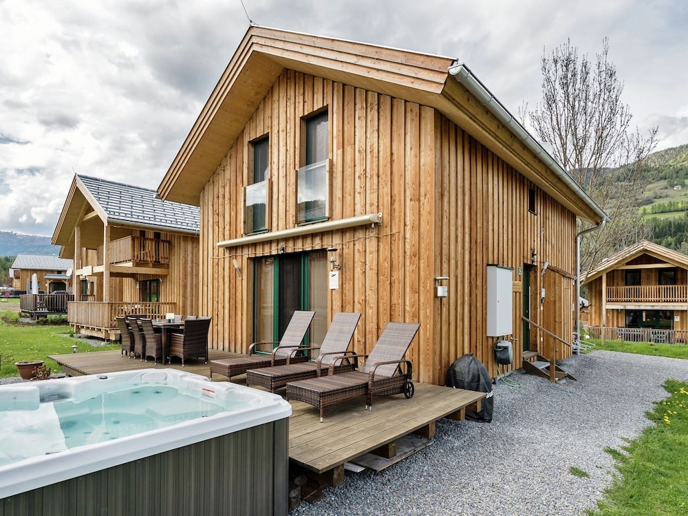 Appealing Chalet With hot tub