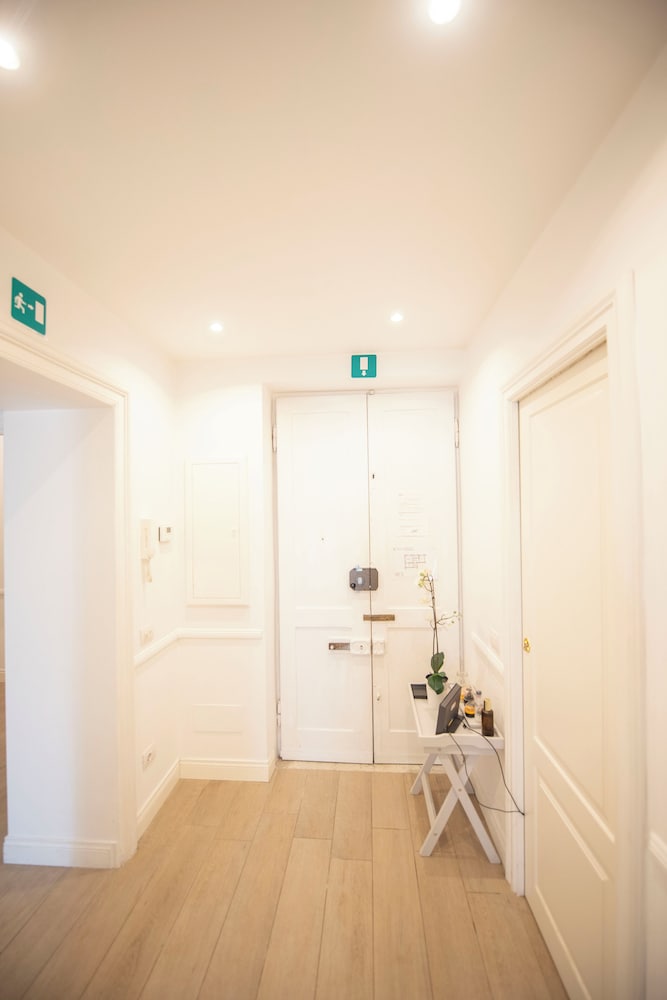 Vatican Beautiful 2Br Apartment
