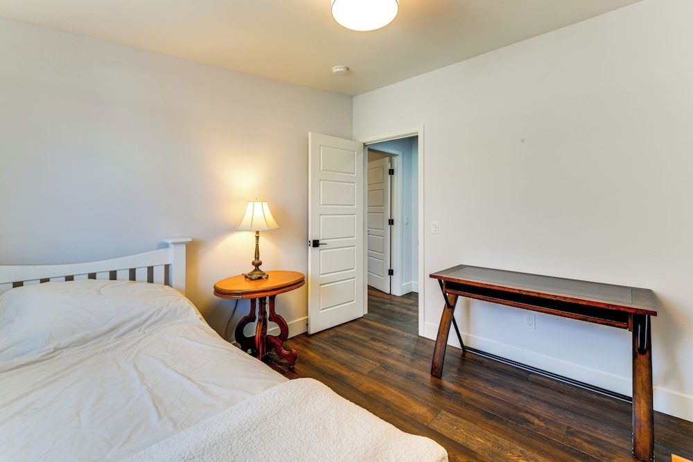 1 Mi to Downtown Benicia: Scenic Cliffside Escape