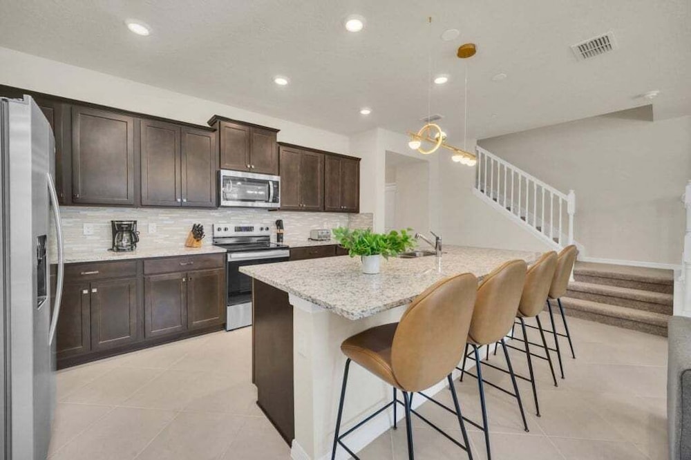 5 Bedroom Townhome With Private Splash Pool! 5 Townhouse