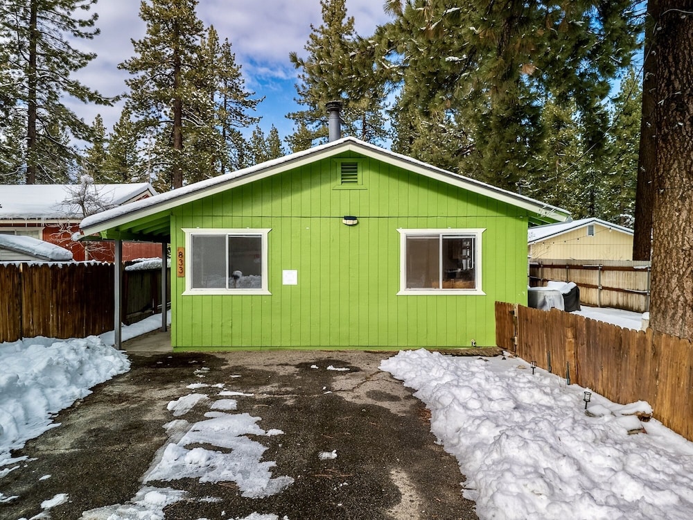 The Green Cabin A Few Blocks To Lake Tahoe 833t 3 Bedroom Home