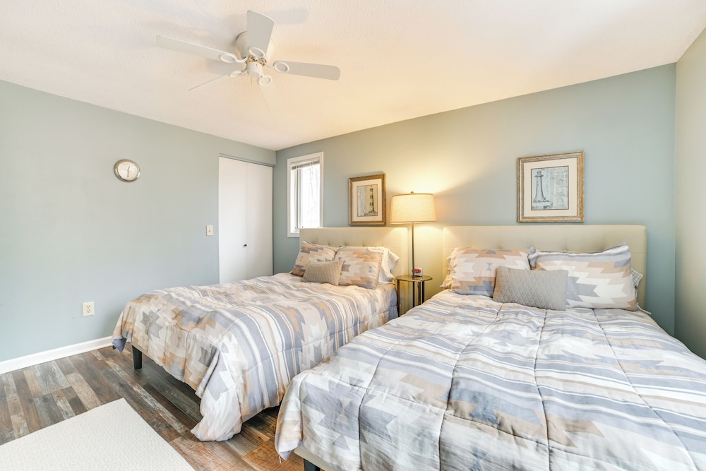 4 Mi to Lake Bellaire: Home w/ Deck & Pool Access!