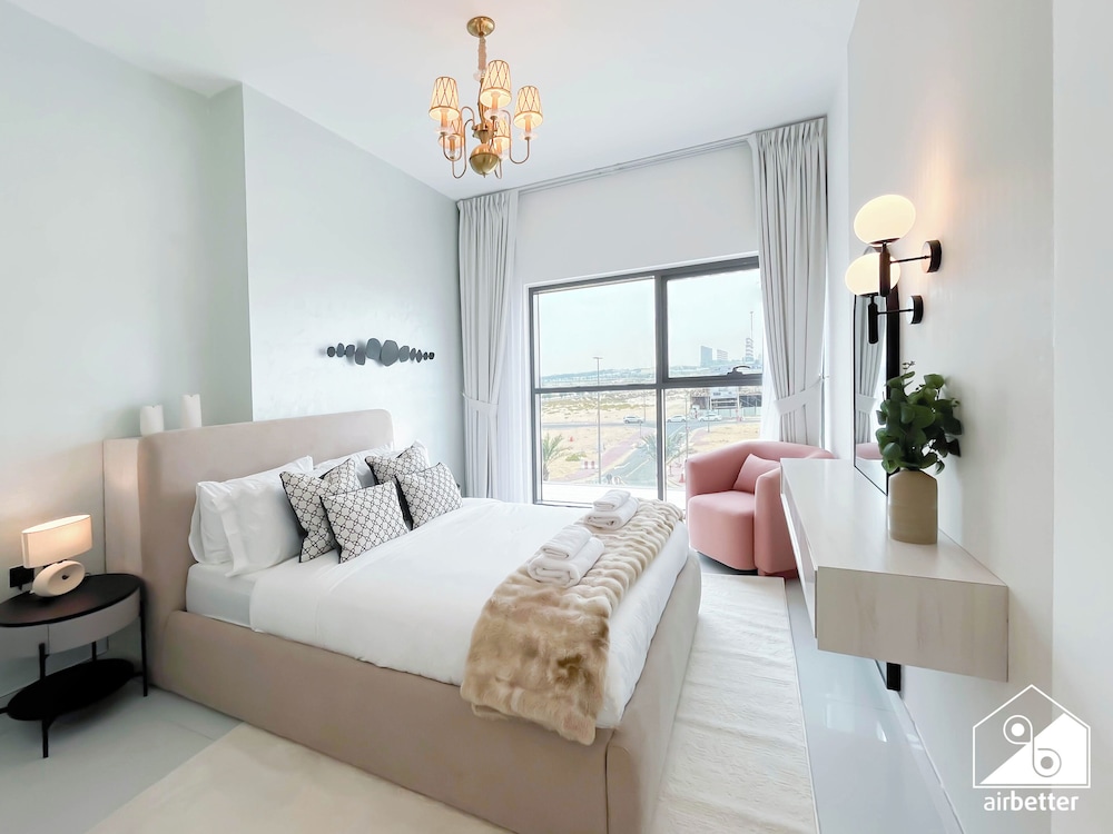 Bright 2bed Family Home: Pool, Gym & Kids Play
