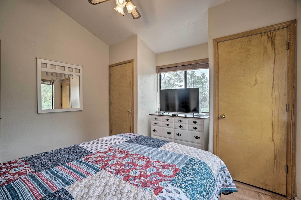 Payson Vacations - Cozy Pine Retreat w/ Private Hot Tub  Views - Property Image 4