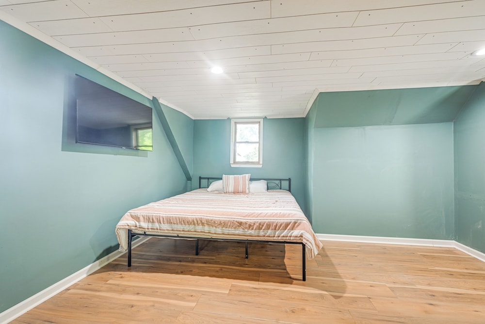 5-story Group Getaway w/ Game Room in Franklin!