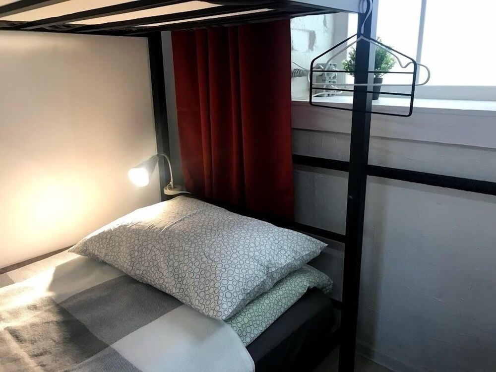 Apartment in the center on Pologaya 17 view 4