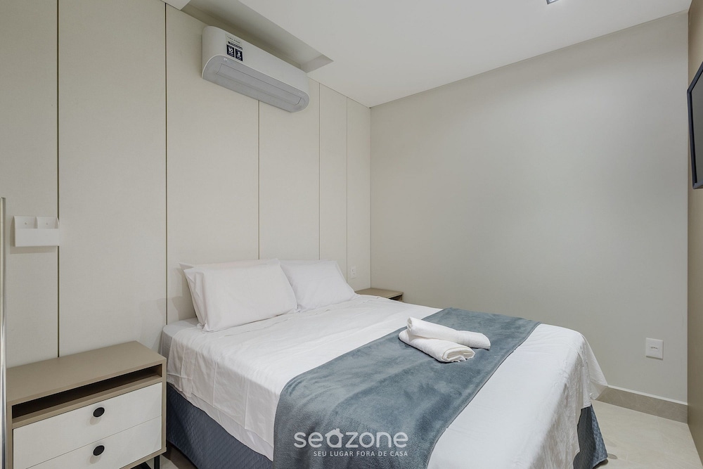Your Exclusive Stay With Pool and Jacuzzi Just 500 Meters From the Beach - ELF