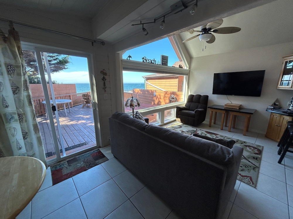 Ocean Front Cabin 17 Jacuzzi Remarkable Views